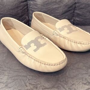 Tory Burch Cream Loafers with Logo Accent